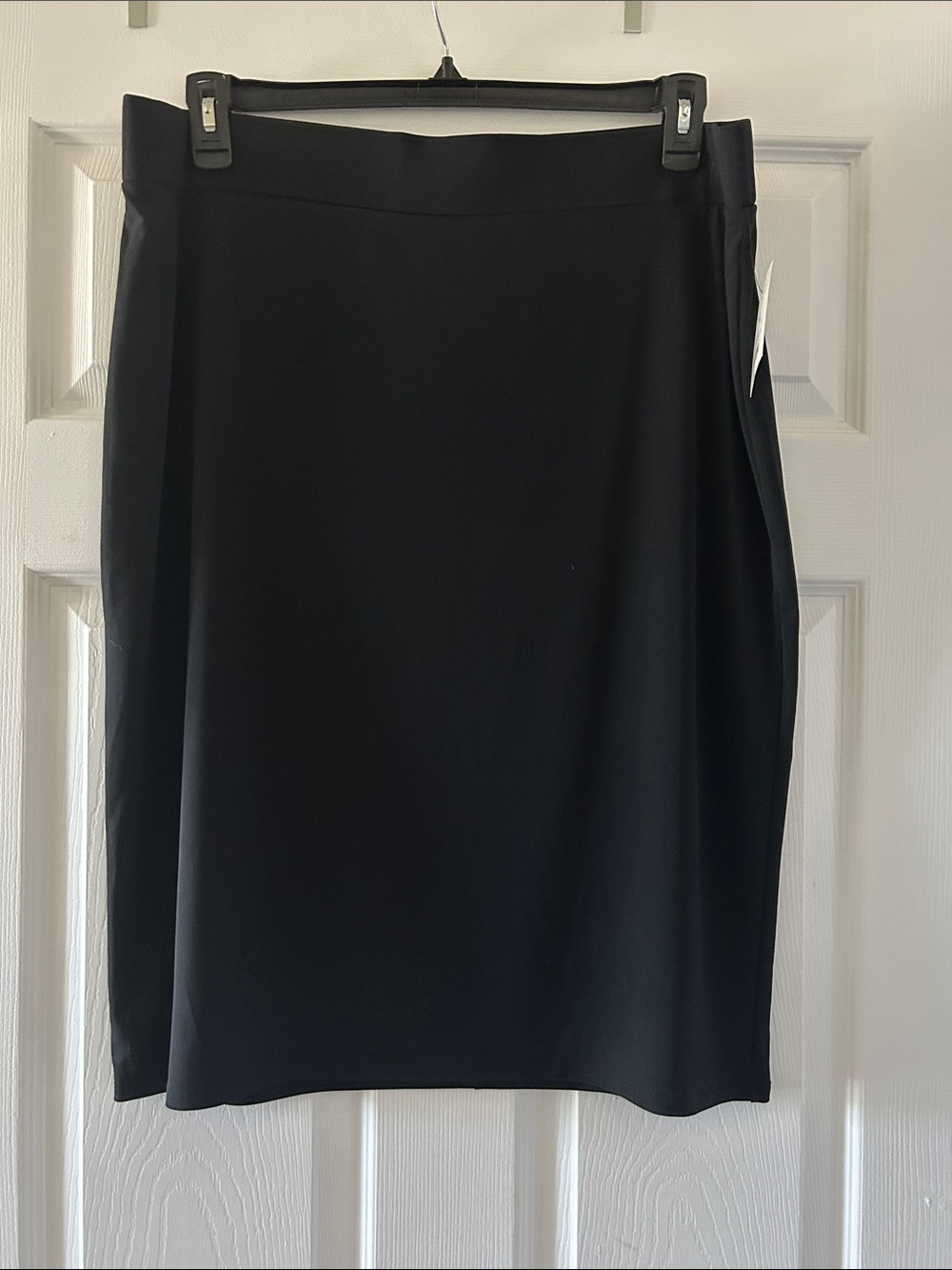 Liz Claiborne Black Pencil Skirt — Streamlined Ponte Design
